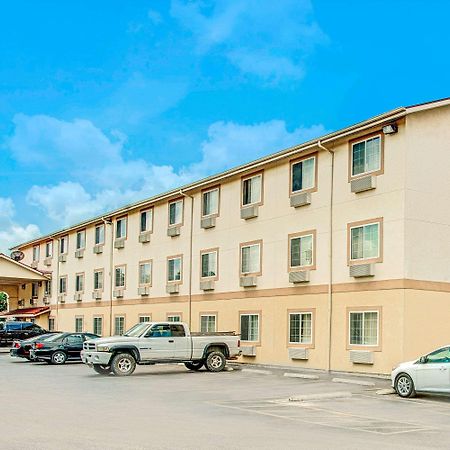 Super 8 By Wyndham San Antonio/Fiesta Hotel Exterior foto