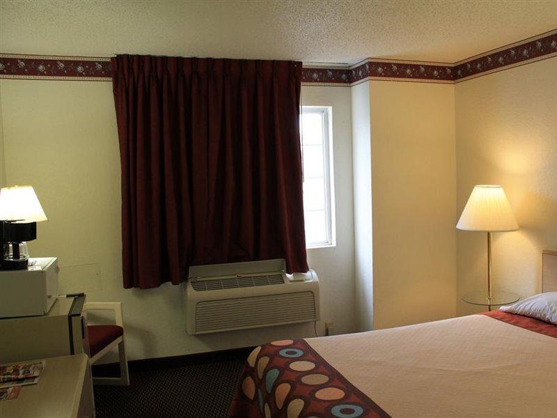Super 8 By Wyndham San Antonio/Fiesta Hotel Exterior foto