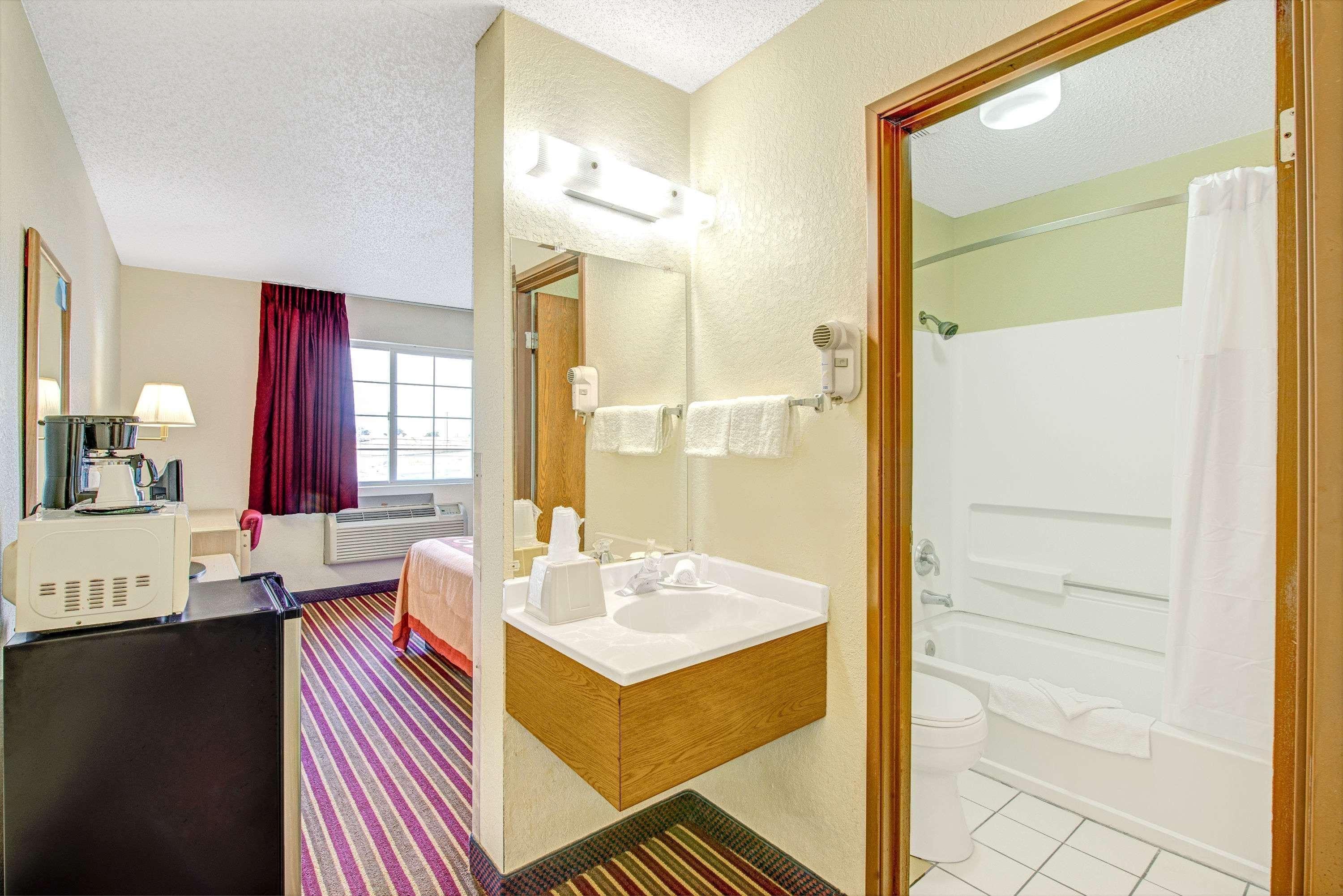 Super 8 By Wyndham San Antonio/Fiesta Hotel Exterior foto