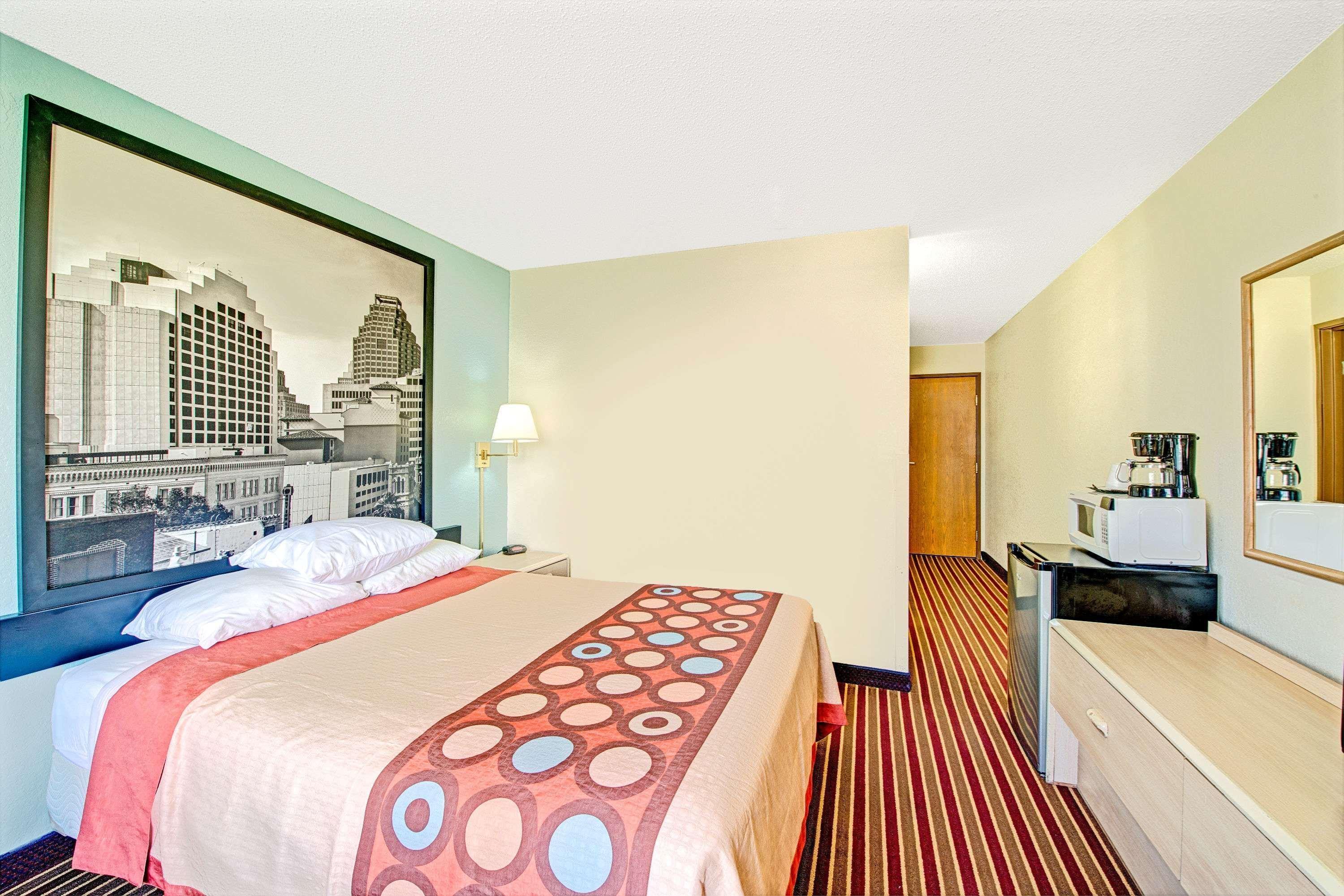 Super 8 By Wyndham San Antonio/Fiesta Hotel Exterior foto