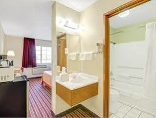 Super 8 By Wyndham San Antonio/Fiesta Hotel Exterior foto